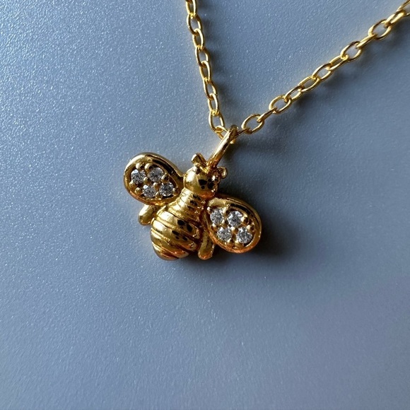 14k Gold Vermeil Dainty Bumble Bee Necklace - Picture 13 of 13